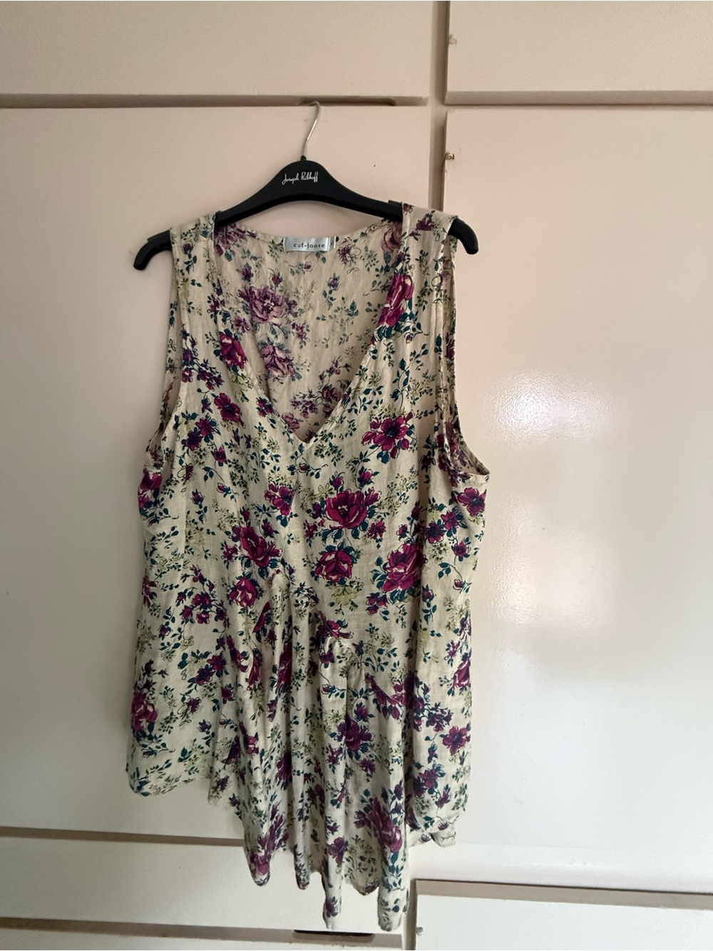 Cut loose xl Cream Floral V-Neck Sleeveless Tunic with Pink Roses